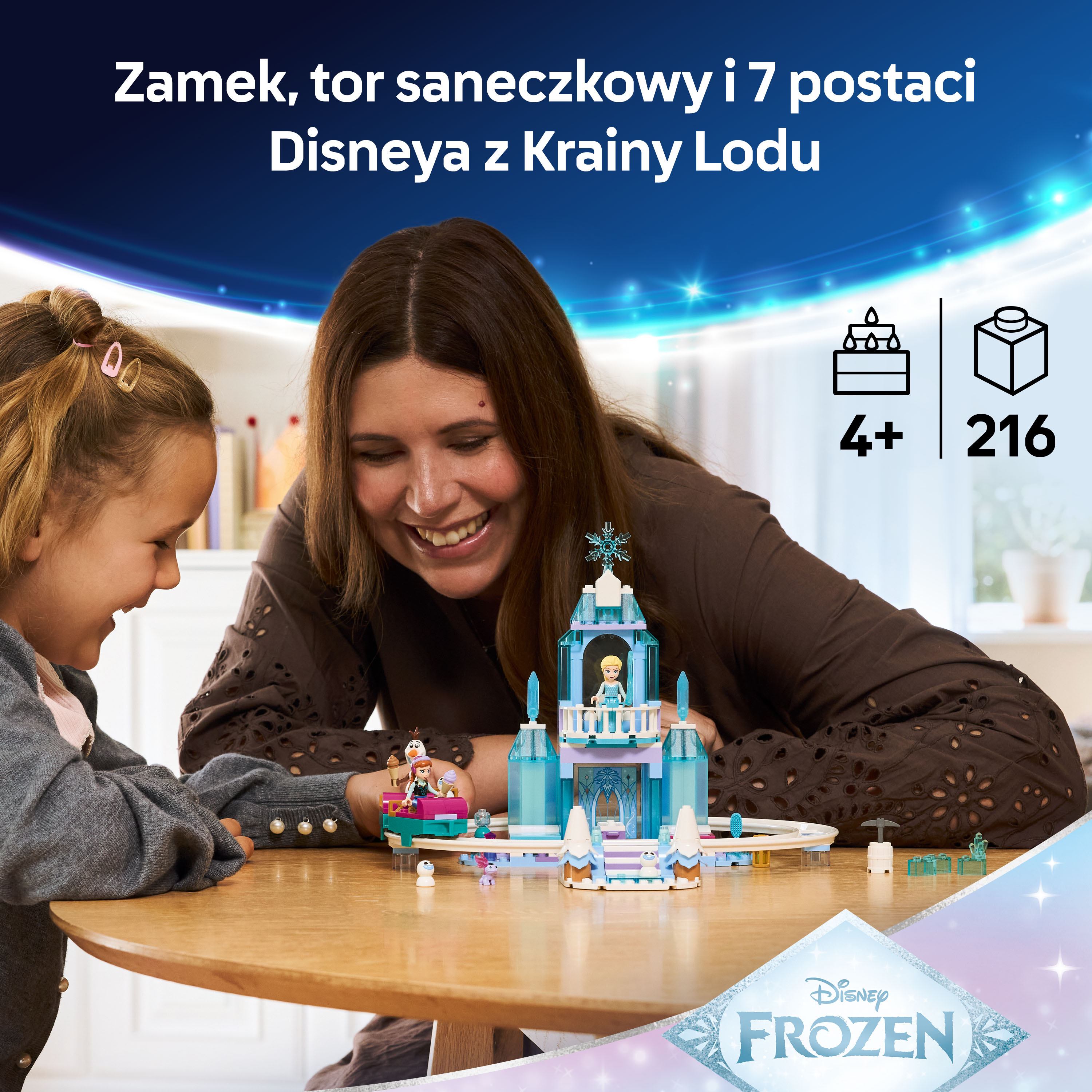 Matka i dziecko budują zabawkę zamek z lodu. Wiek 4+.