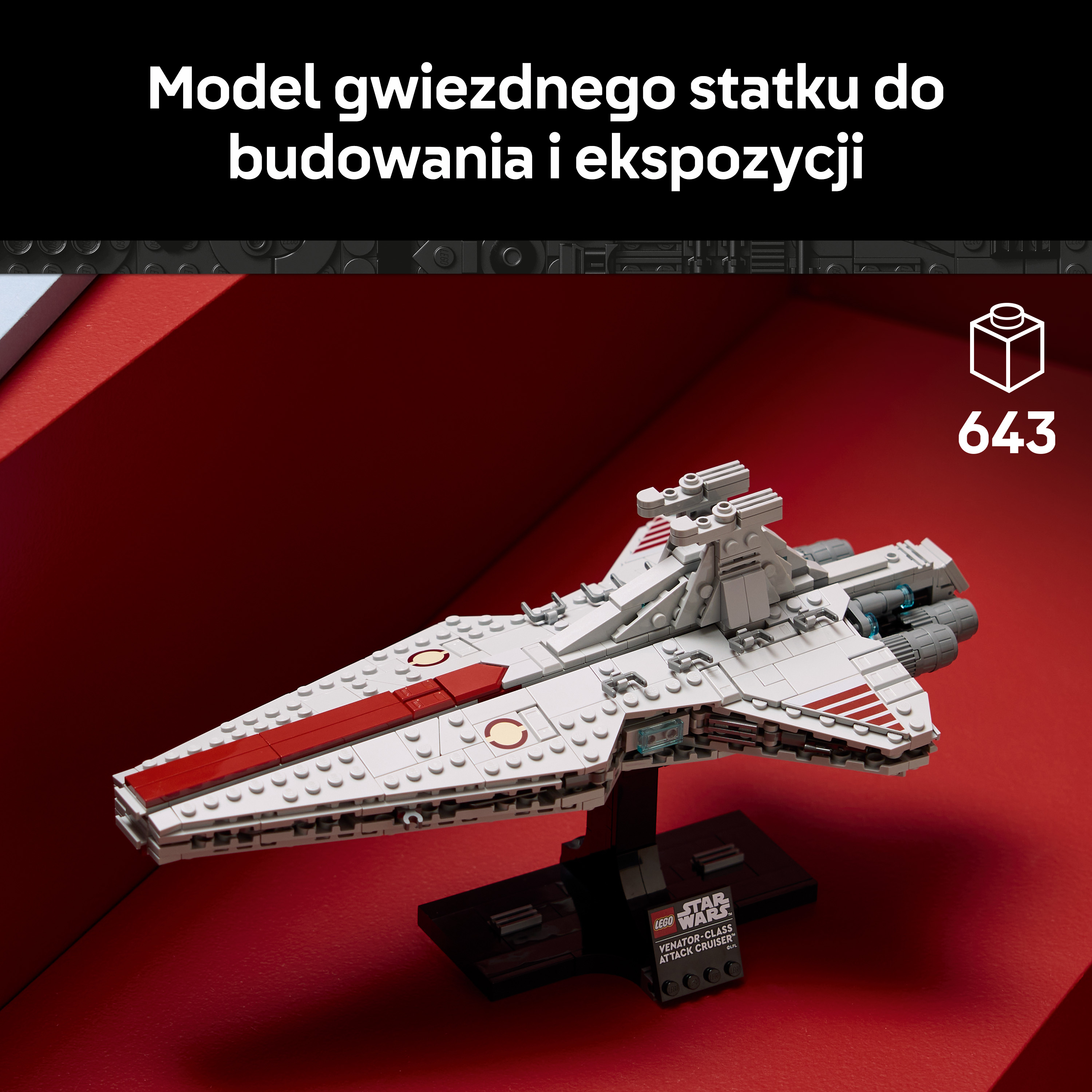 Szary statek kosmiczny LEGO z czerwonymi akcentami na czarnym stojaku.