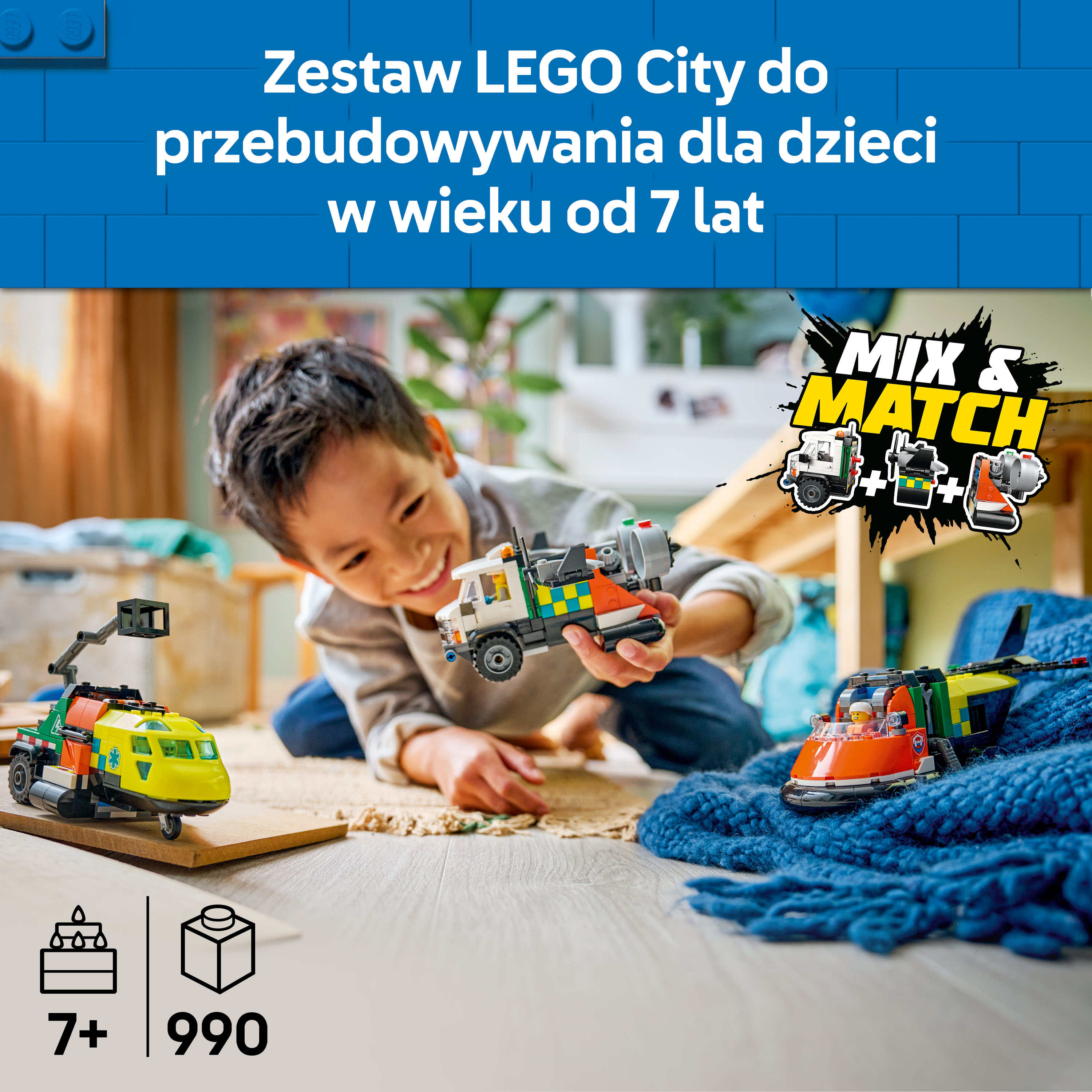 Chłopiec bawi się pojazdami LEGO: karetką, ciężarówką i samolotem.