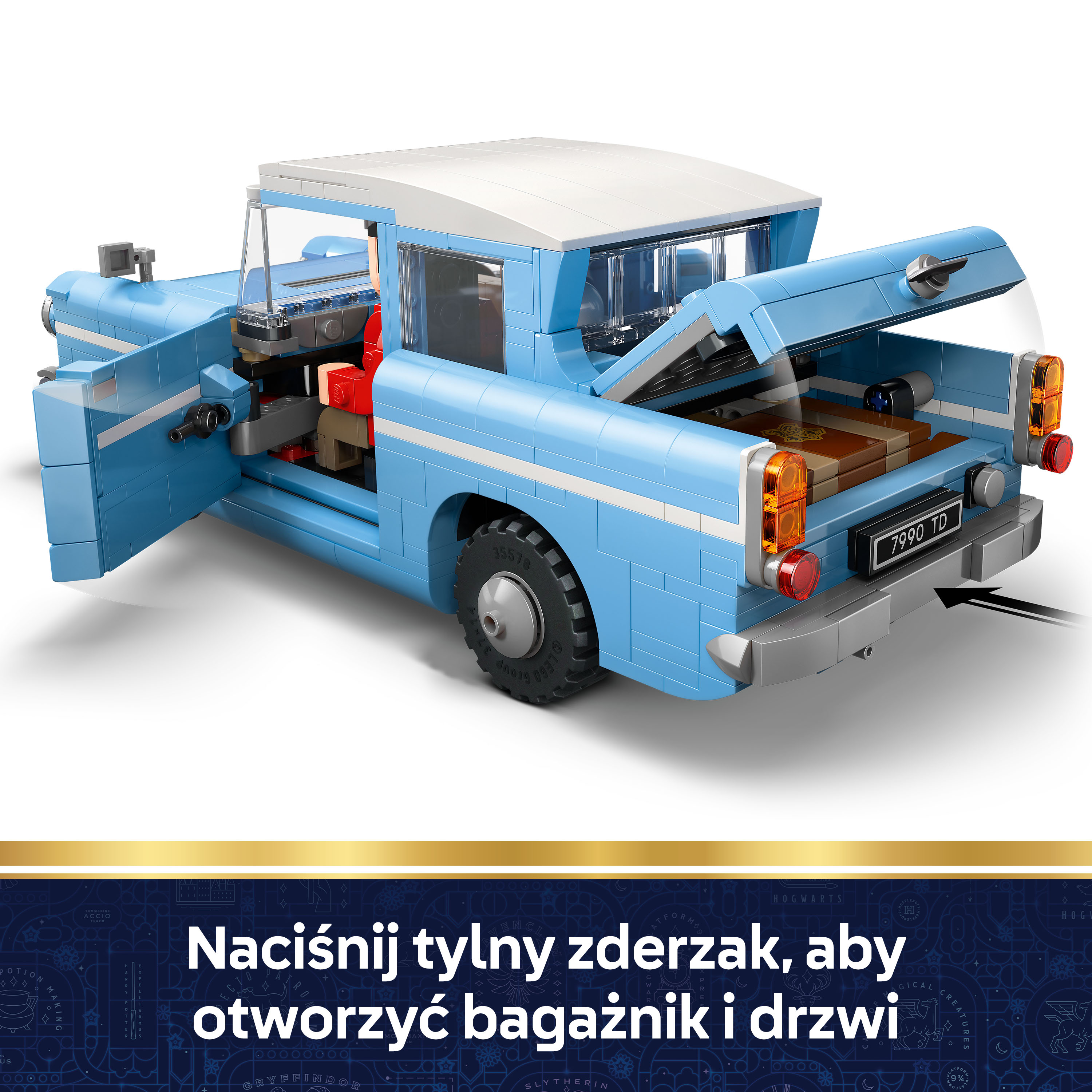 Niebieski samochód z klocków Lego z otwartymi drzwiami i bagażnikiem, z książkami.