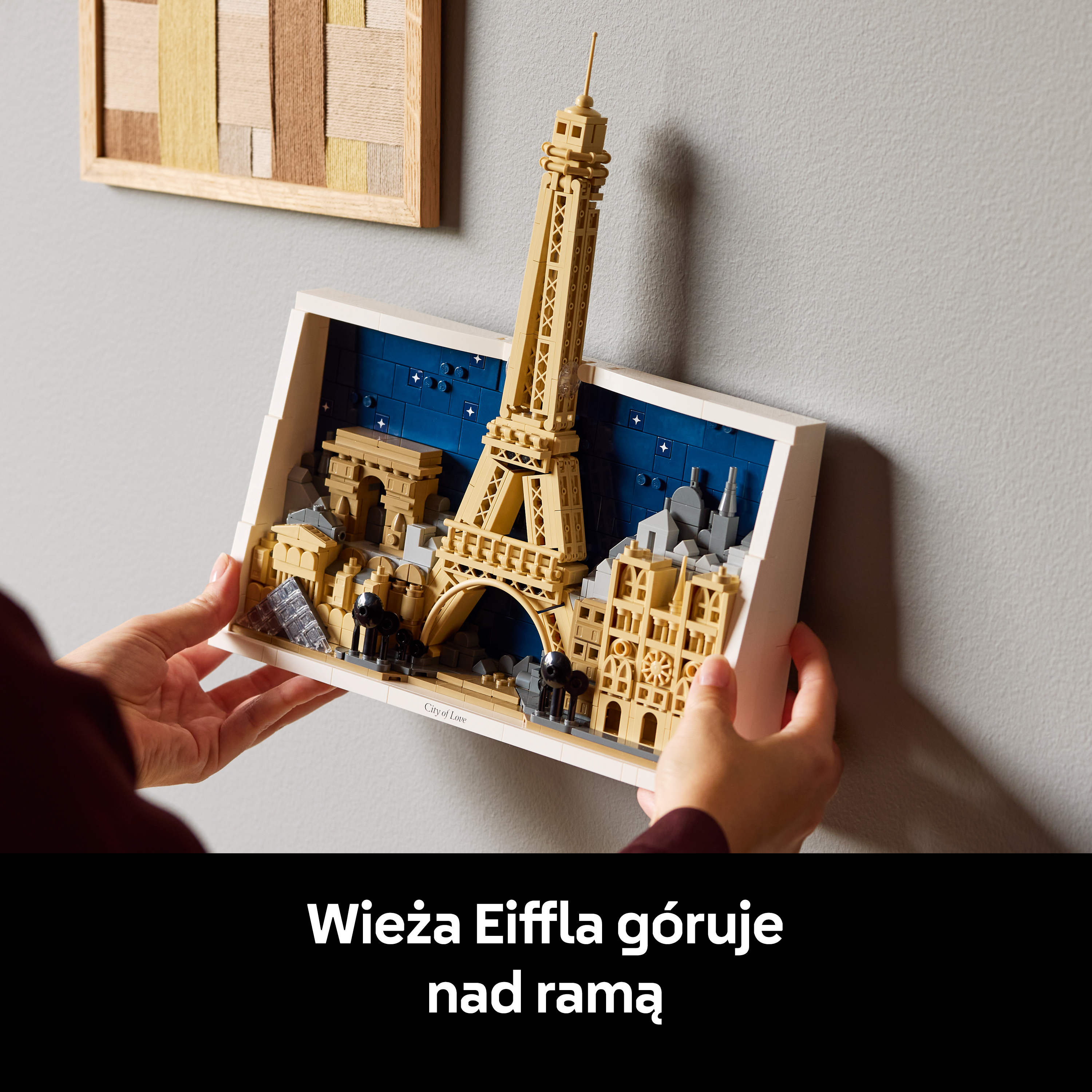 Model Lego Paryża z Wieżą Eiffla, Łukiem Triumfalnym i Notre Dame.