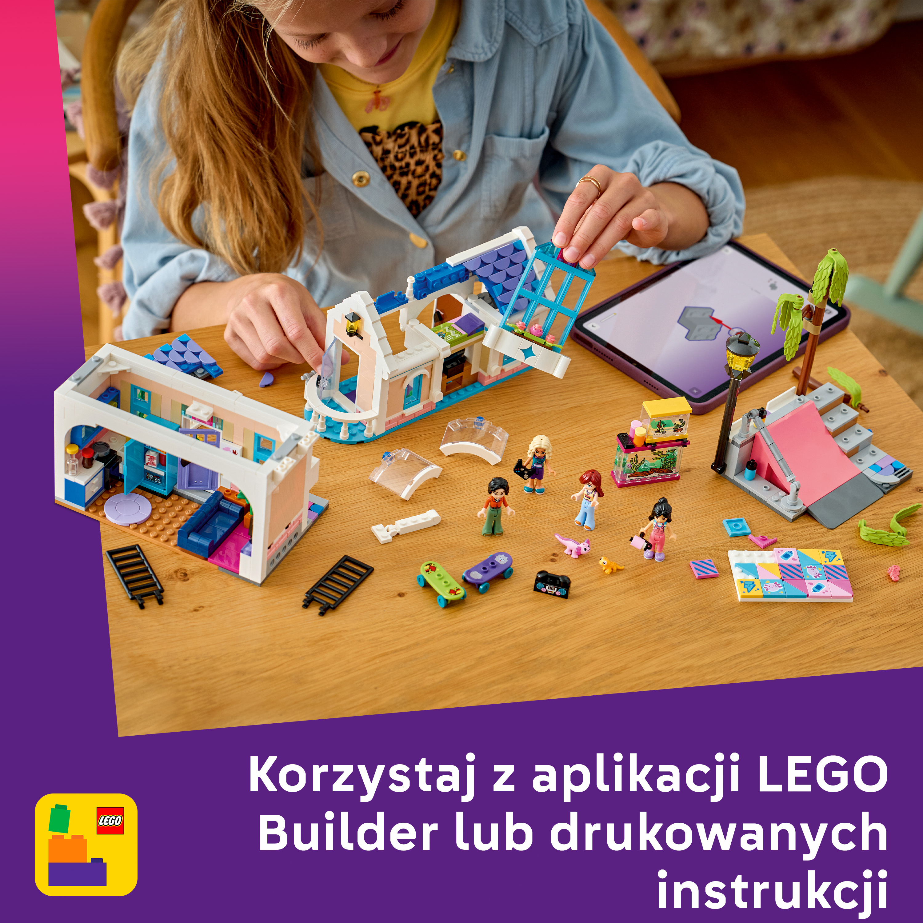 Dziewczynka buduje z klocków LEGO na drewnianym stole, obok tablet.