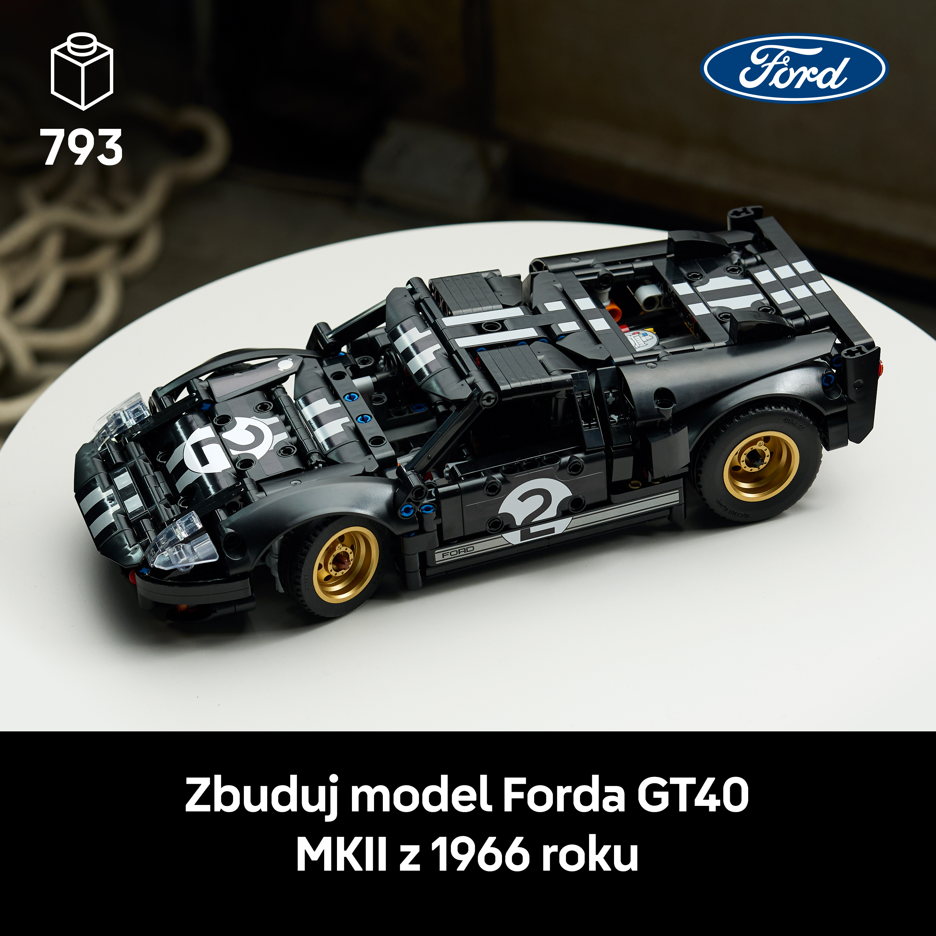 Czarny model Lego Forda GT40 MKII z 1966 roku z białymi pasami.