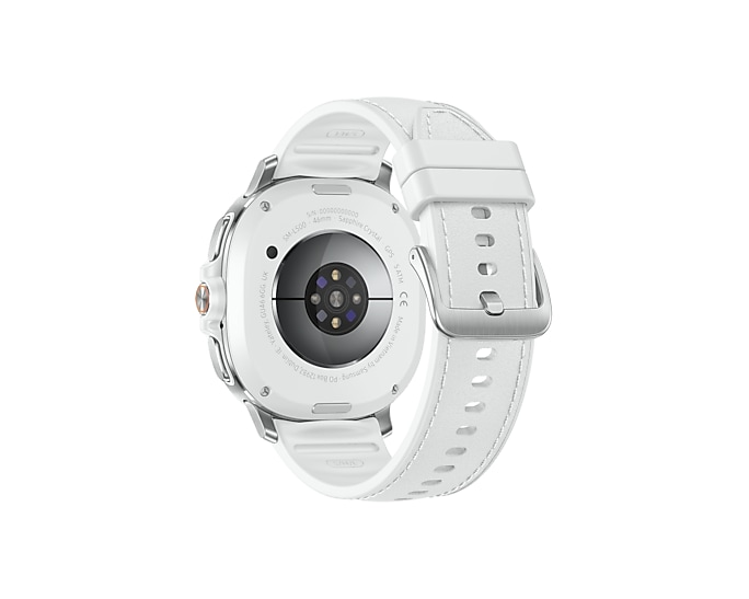 Biały smartwatch z tyłu, z srebrną klamrą na białej bransolecie.