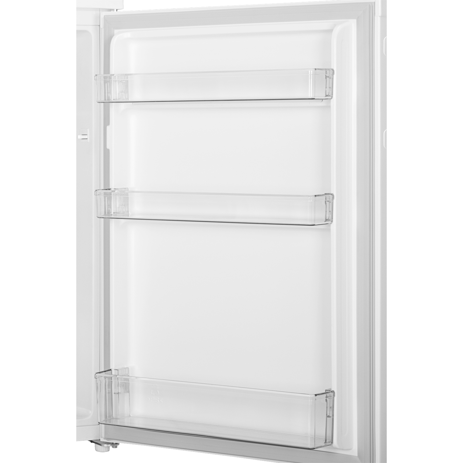 Binnenaanzicht van een lege witte koelkast met doorzichtige planken.