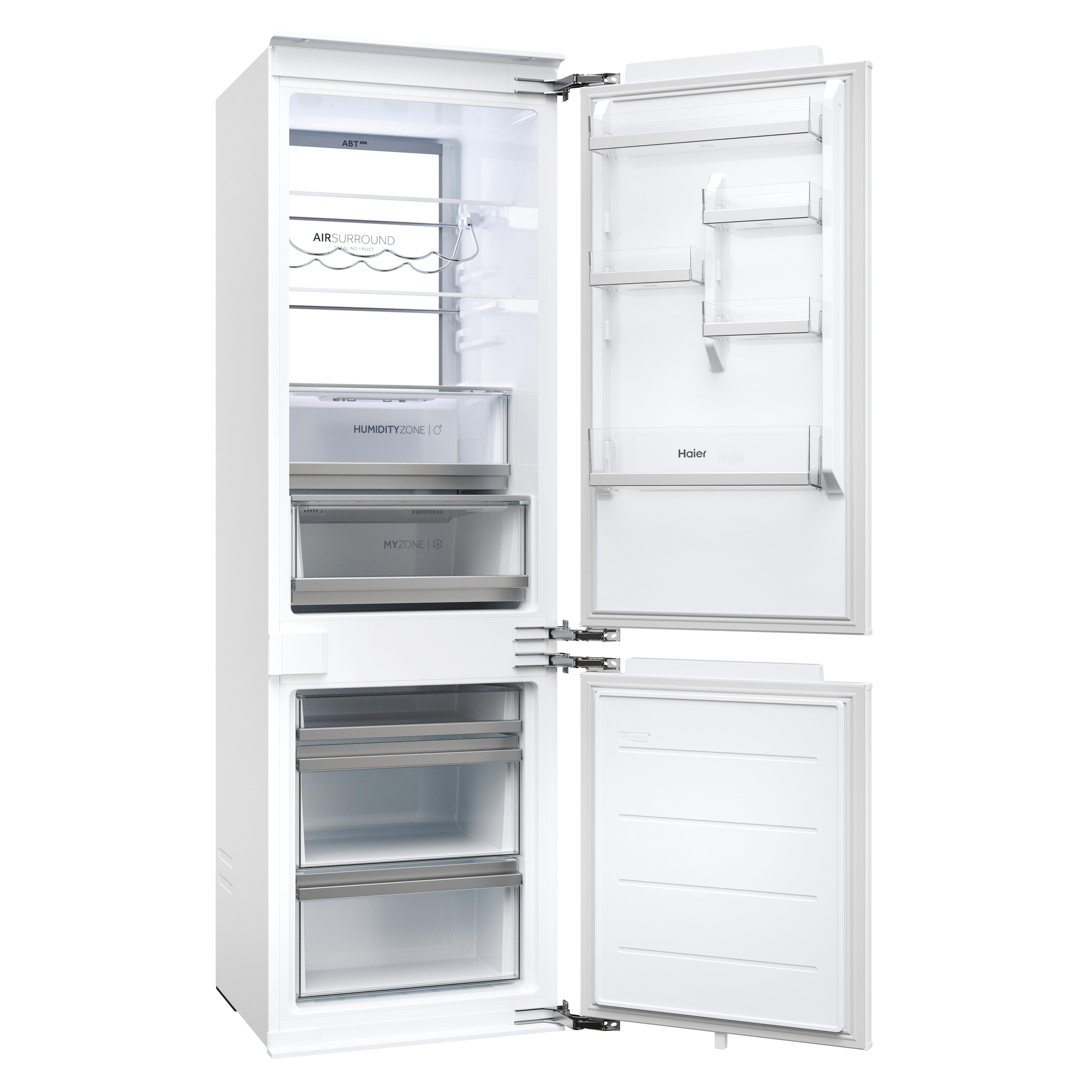 Ein weißer Kühlschrank mit geöffneten Türen, innen weiß und leer.