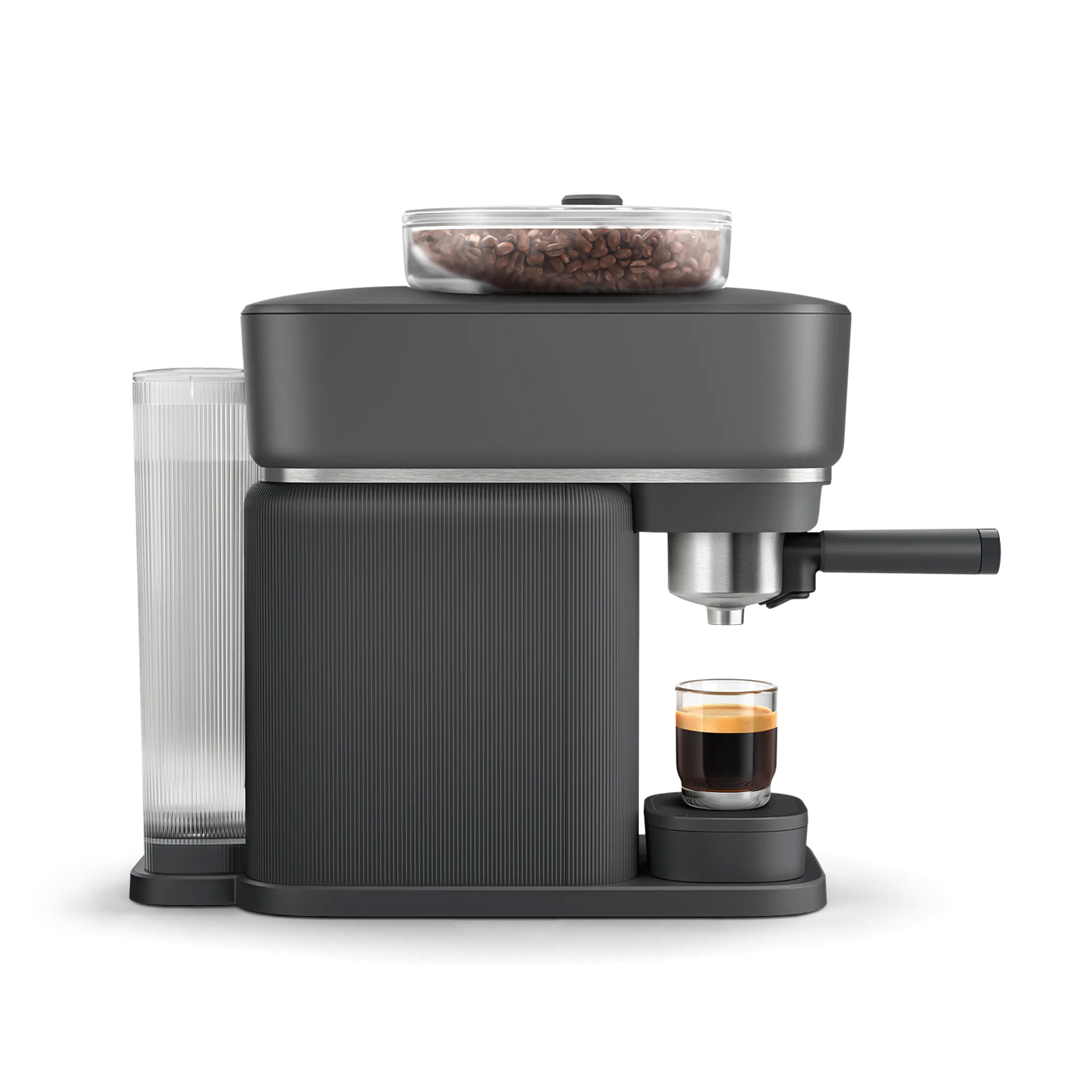 Cafetera gris oscuro con depósito de granos, tanque de agua y espresso en vaso.