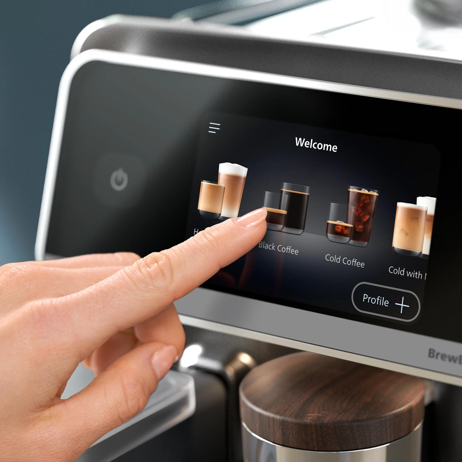 Una mano toca la pantalla de una cafetera que muestra opciones de café.