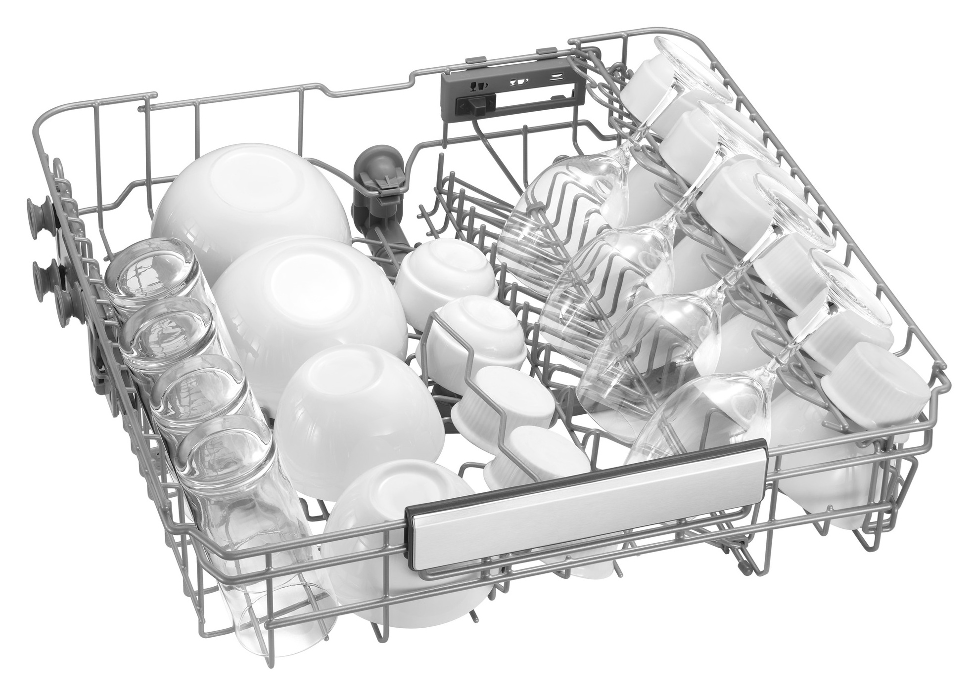 Kosz zmywarki z białymi miskami, szklankami i kieliszkami.