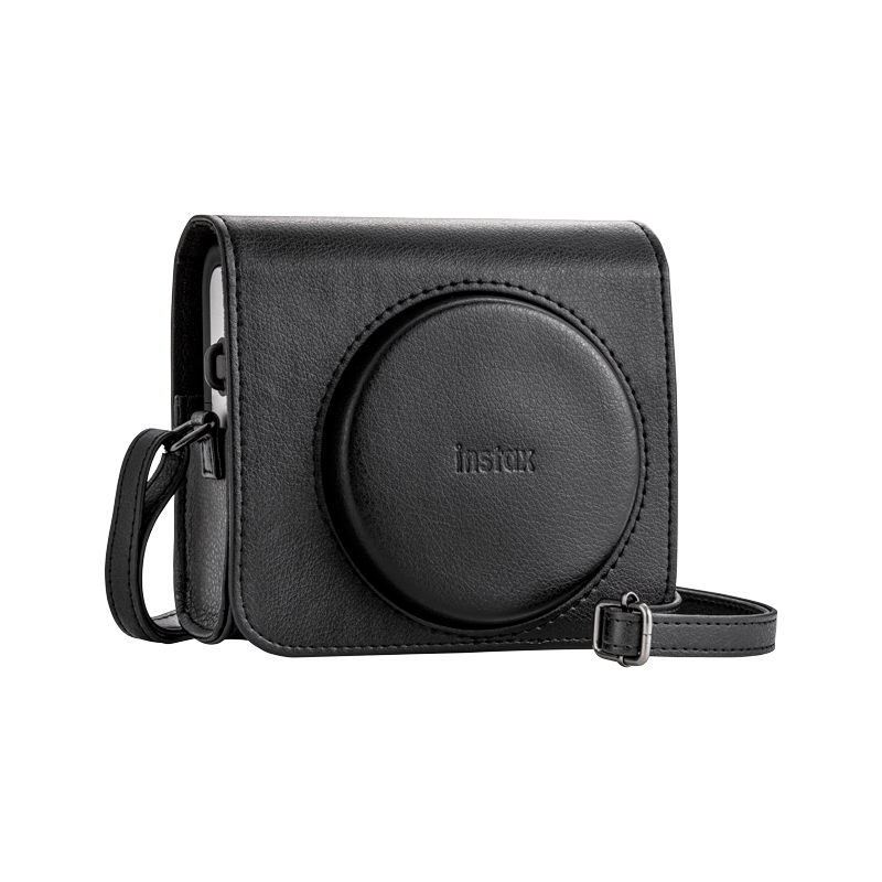 Instax logolu siyah deri kamera çantası ve omuz askısı.