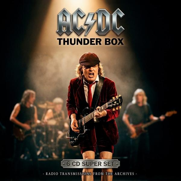 AC/DC Thunder Box Albumcover mit Brian Johnson beim Singen und Gitarrespielen.