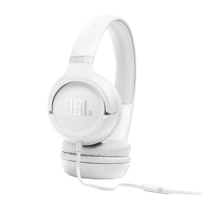 Auriculares JBL blancos con cable y mando en fondo negro.