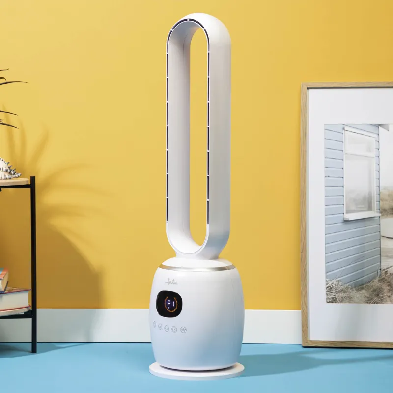 Un ventilador de torre blanco con pantalla digital se alza sobre suelo azul contra pared amarilla.