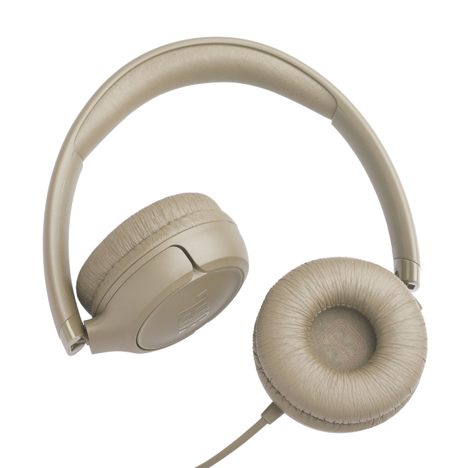 Auriculares JBL beige con fondo negro. Se ven las cúpulas y la diadema.