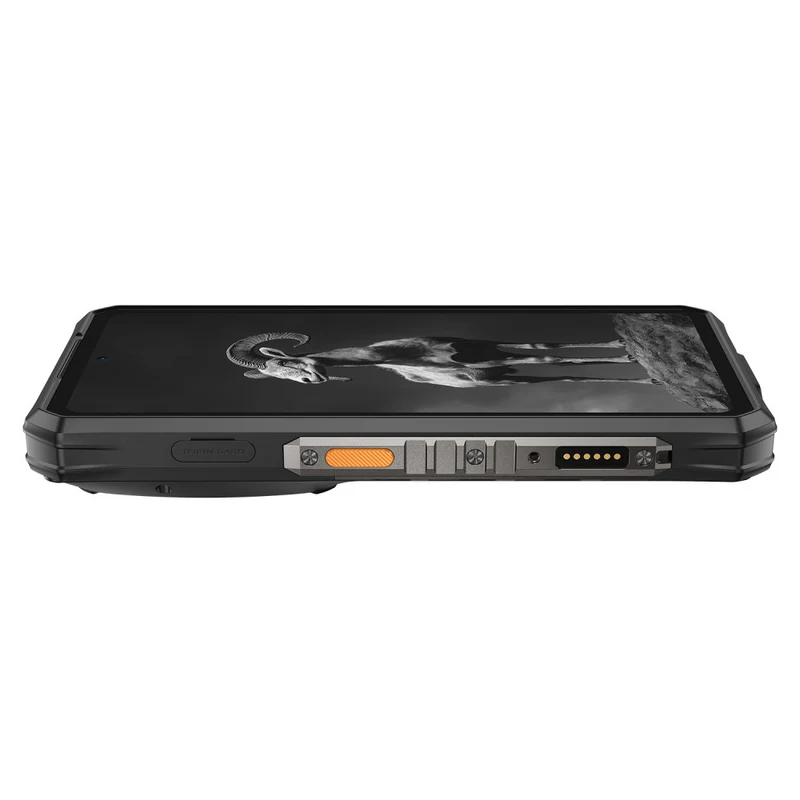 Fekete strapabíró telefon kos képével a képernyőn. Oldalnézet gombokat és töltőportot mutat.
