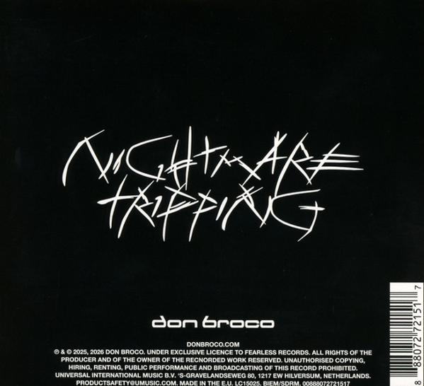 Schwarzer Hintergrund mit weißer, unregelmäßiger Schrift für "NIGHTMARE TRIPPING".