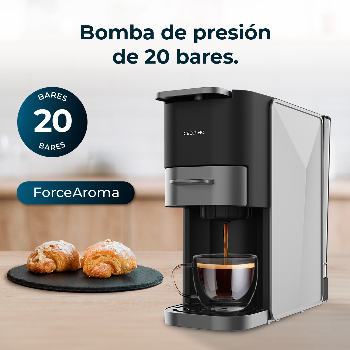 Cafetera de 20 bares sirviendo café en taza. Dos cruasanes al lado.