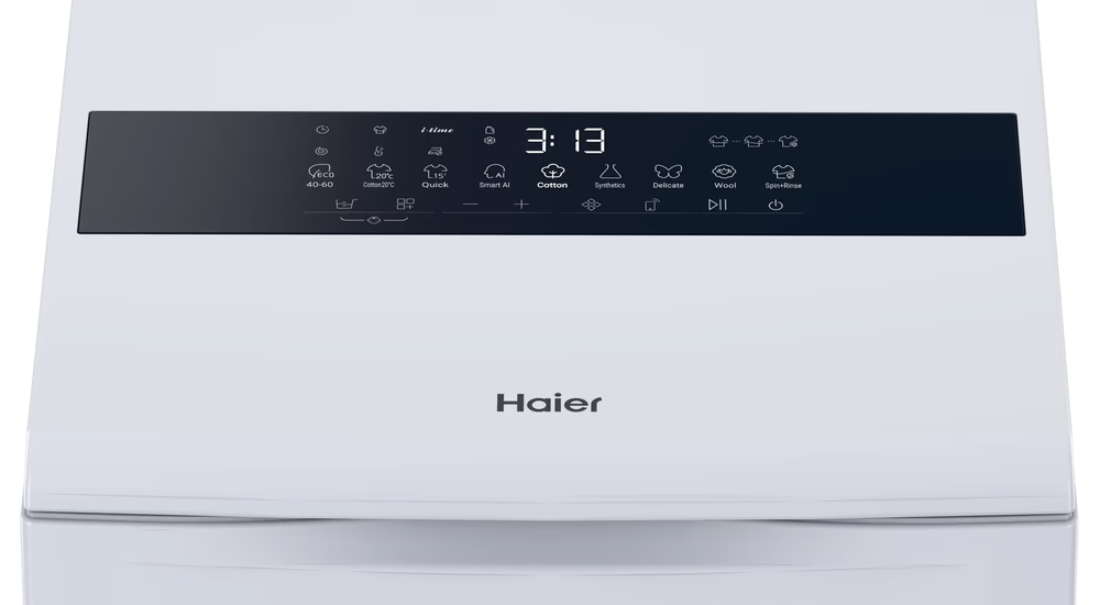 Lavatrice Haier bianca con pannello di controllo digitale e icone programma.