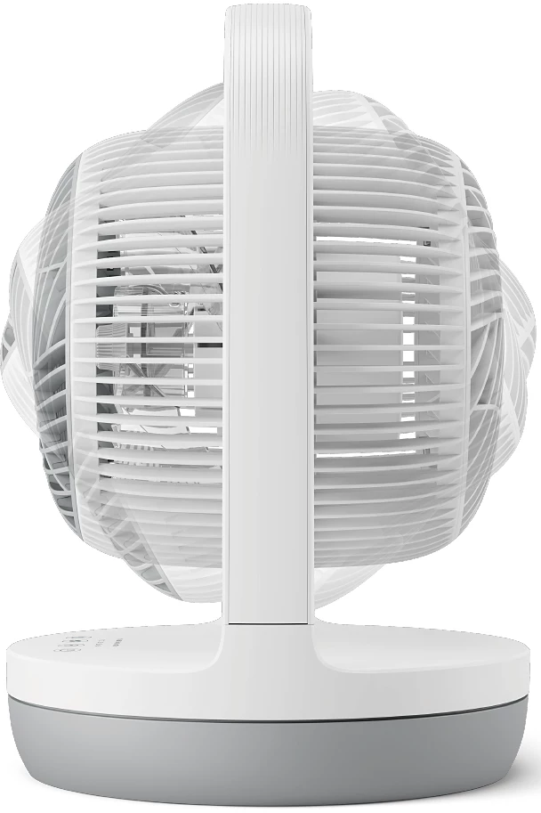 Ein weißer Ventilator mit einem drehbaren Kopf und einem grauen Sockel.