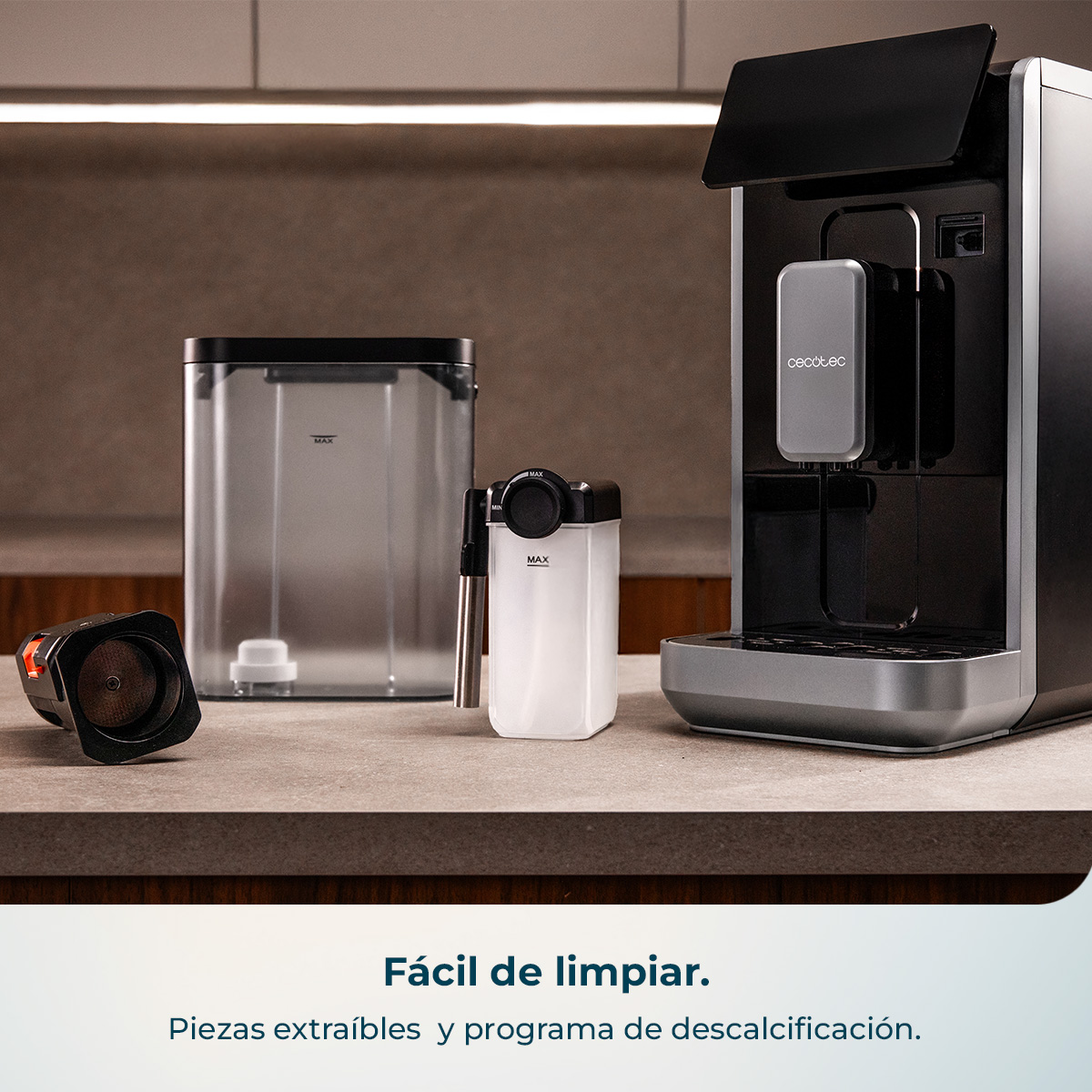 Cafetera con tanques de agua y portafiltro de café en una encimera.