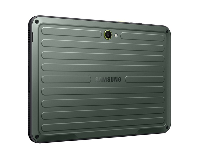 Sötétzöld Samsung tablet hátulja bordázott mintával és kamerával.