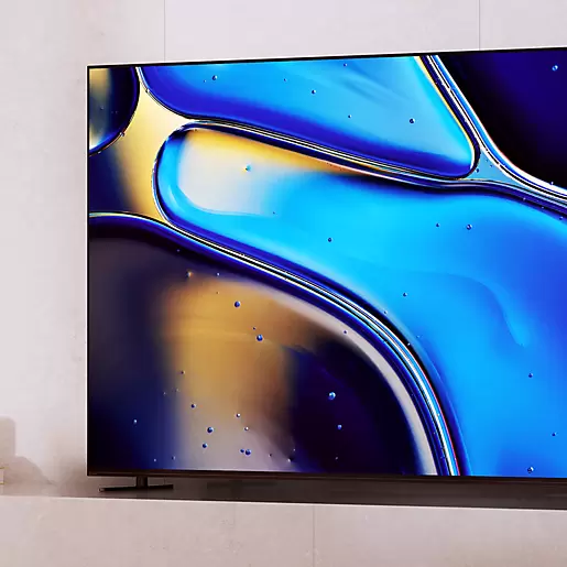 Abstrakcyjne niebiesko-złote płyny z małymi bąbelkami na ekranie telewizora.