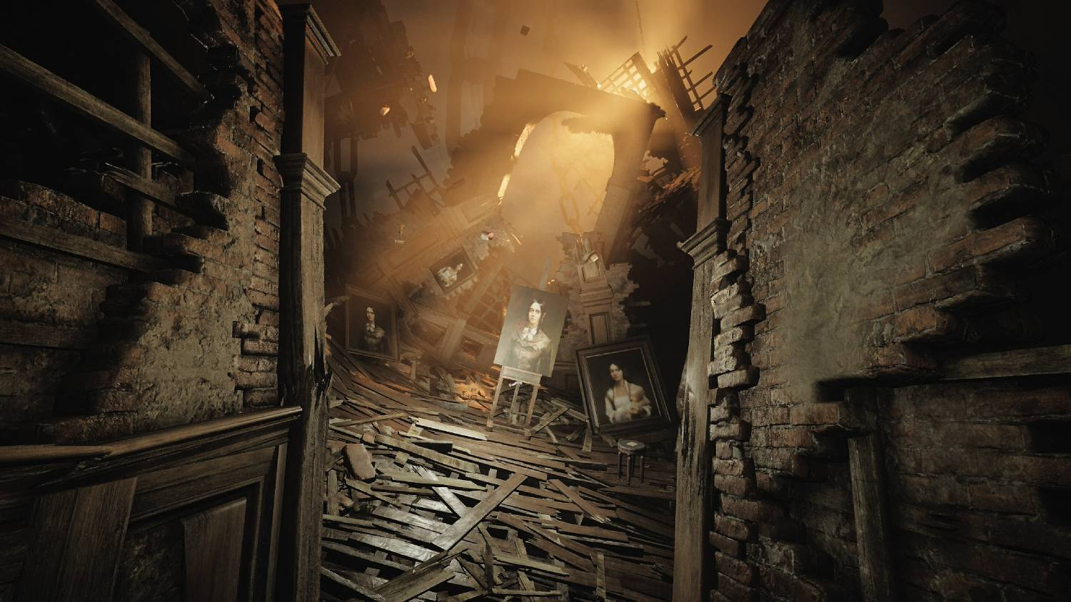 Edificio en ruinas con pinturas y escombros, iluminado por rayos de sol.