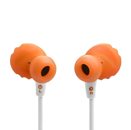 Dos auriculares naranjas intrauditivos con cables blancos, marcados L y R.