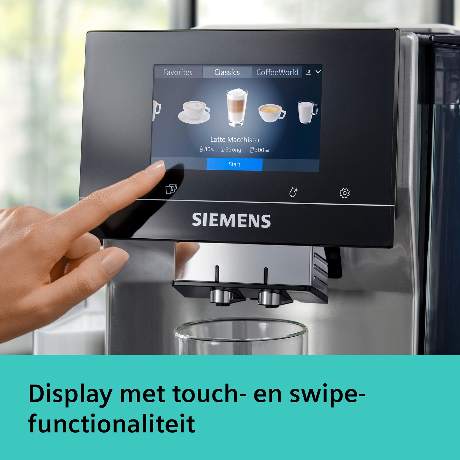 Een hand bedient een Siemens koffiezetapparaat display met Latte Macchiato.