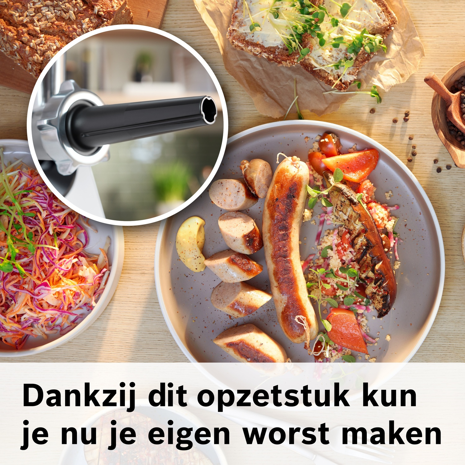 Vleesmolenopzetstuk met worst, bijgerechten en brood.