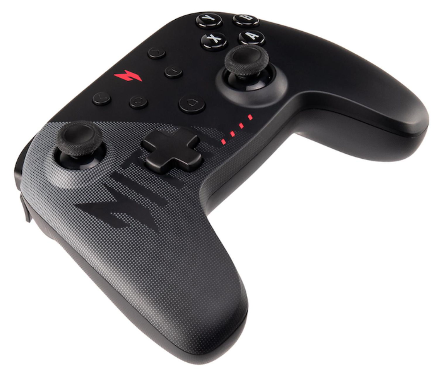 Controlador de juegos negro con detalles rojos y dos joysticks.