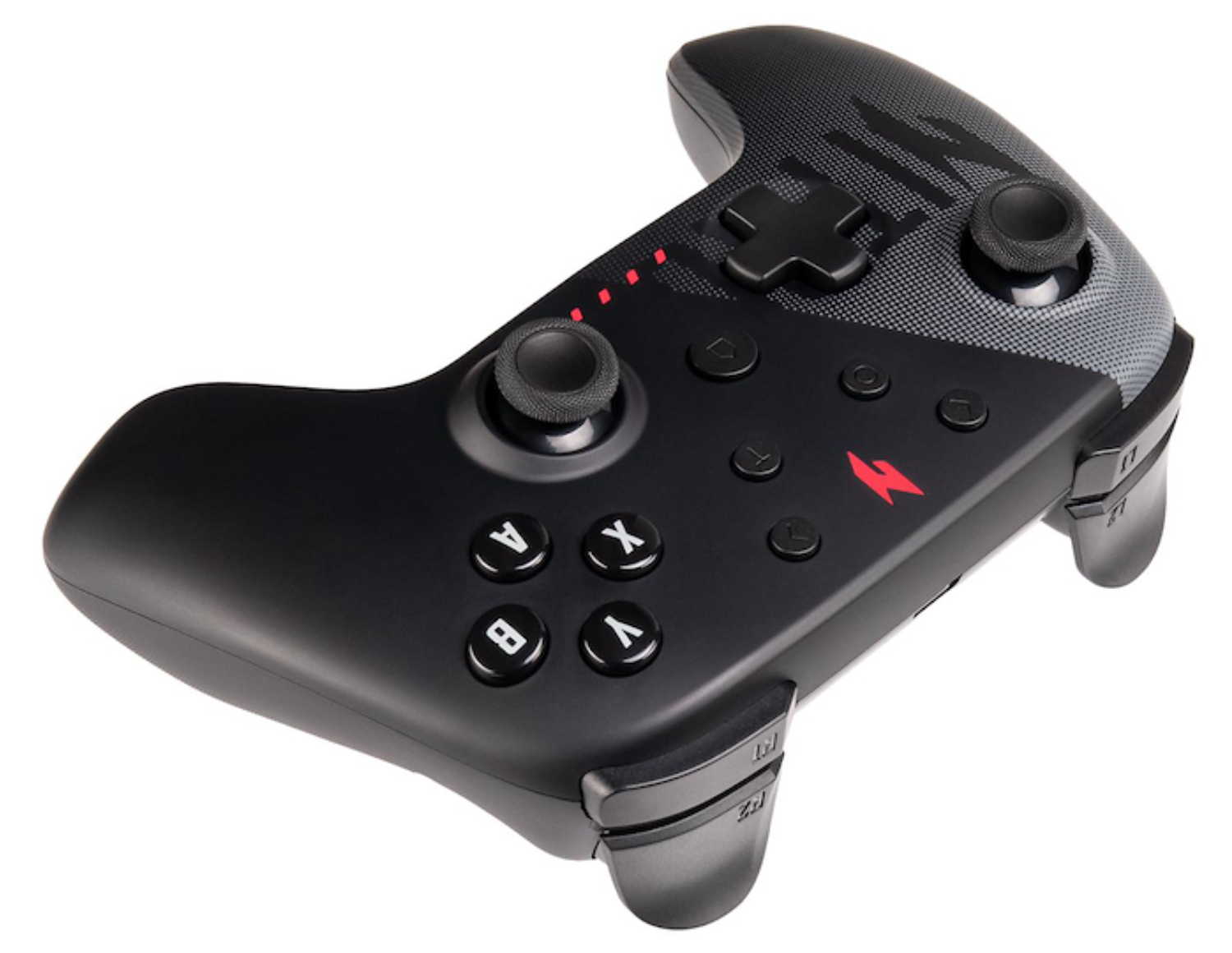 Un mando de juegos negro con detalles rojos y un logo rojo.