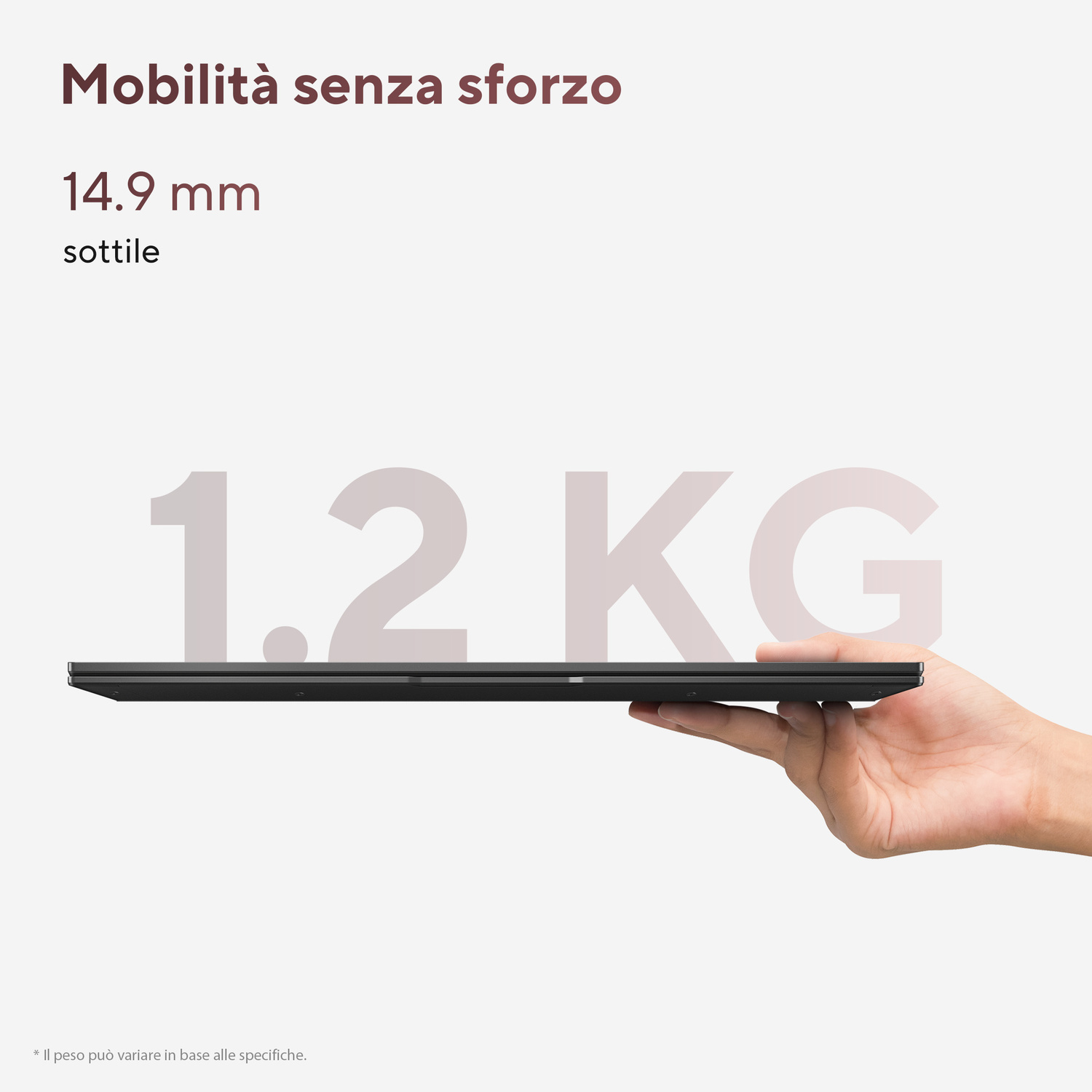 Una mano tiene un laptop nero sottile. Testo: 14,9 mm sottile, 1,2 kg.