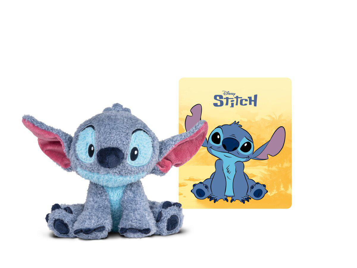 Ein Plüschtier von Stitch sitzt links neben einer Illustration von Stitch.