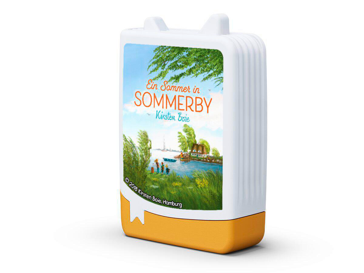 Ein Sommer in Sommerby Buchcover mit Booten und Häusern am Wasser.