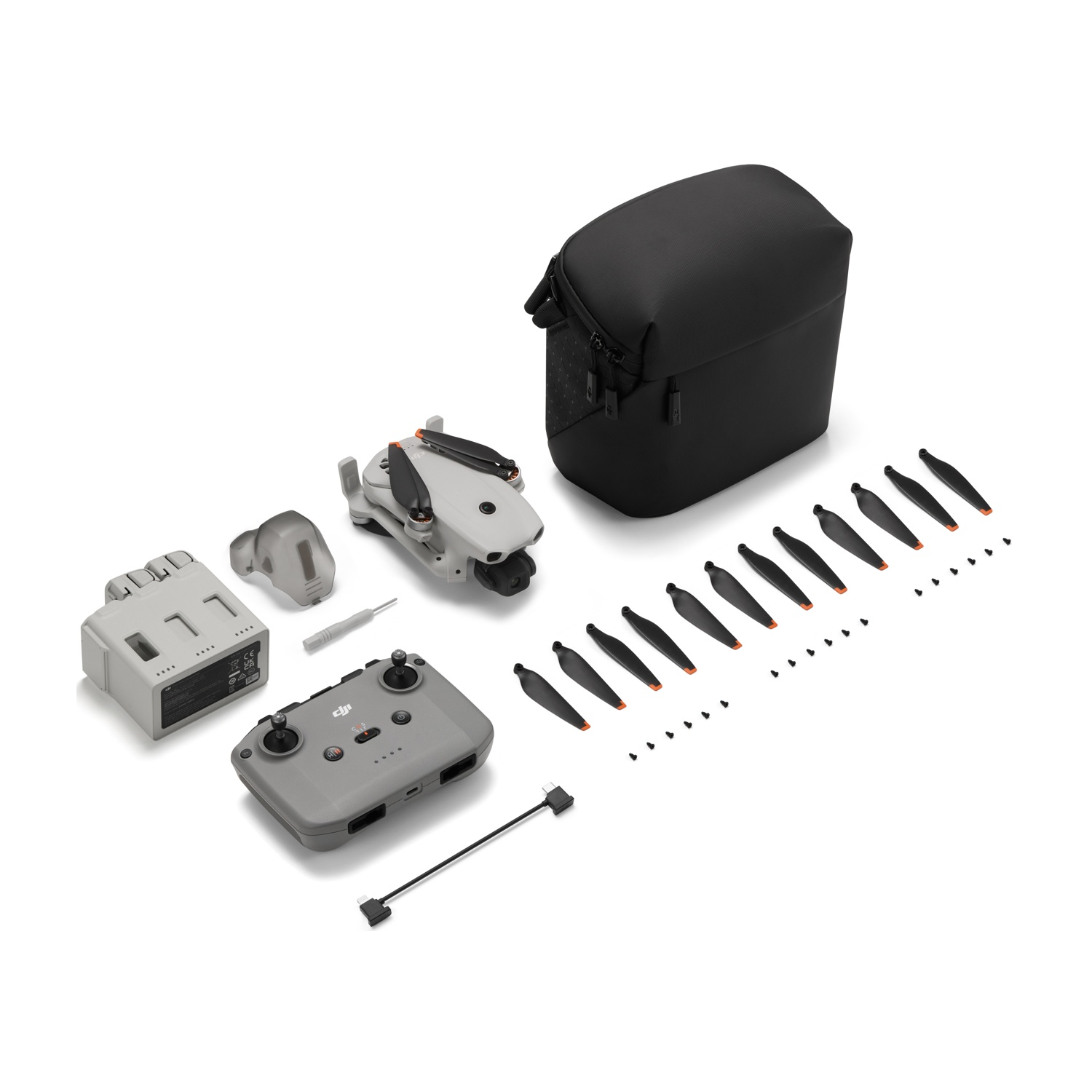 Drone con accessori: eliche di ricambio, batteria, controller e borsa.