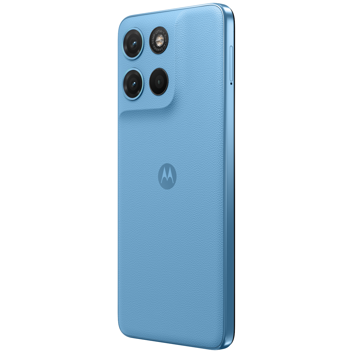 Een lichtblauwe Motorola telefoon met drie camera's en Motorola logo op zwarte achtergrond.