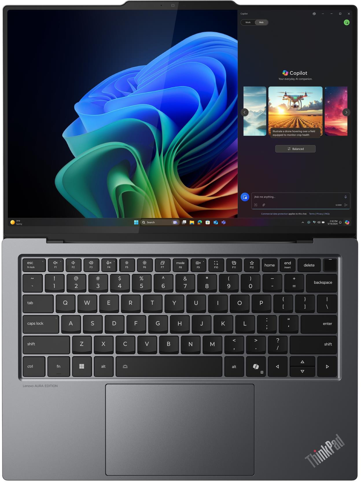 Egy laptop absztrakt háttérképpel és a jobb oldalon a Copilot ablakkal.