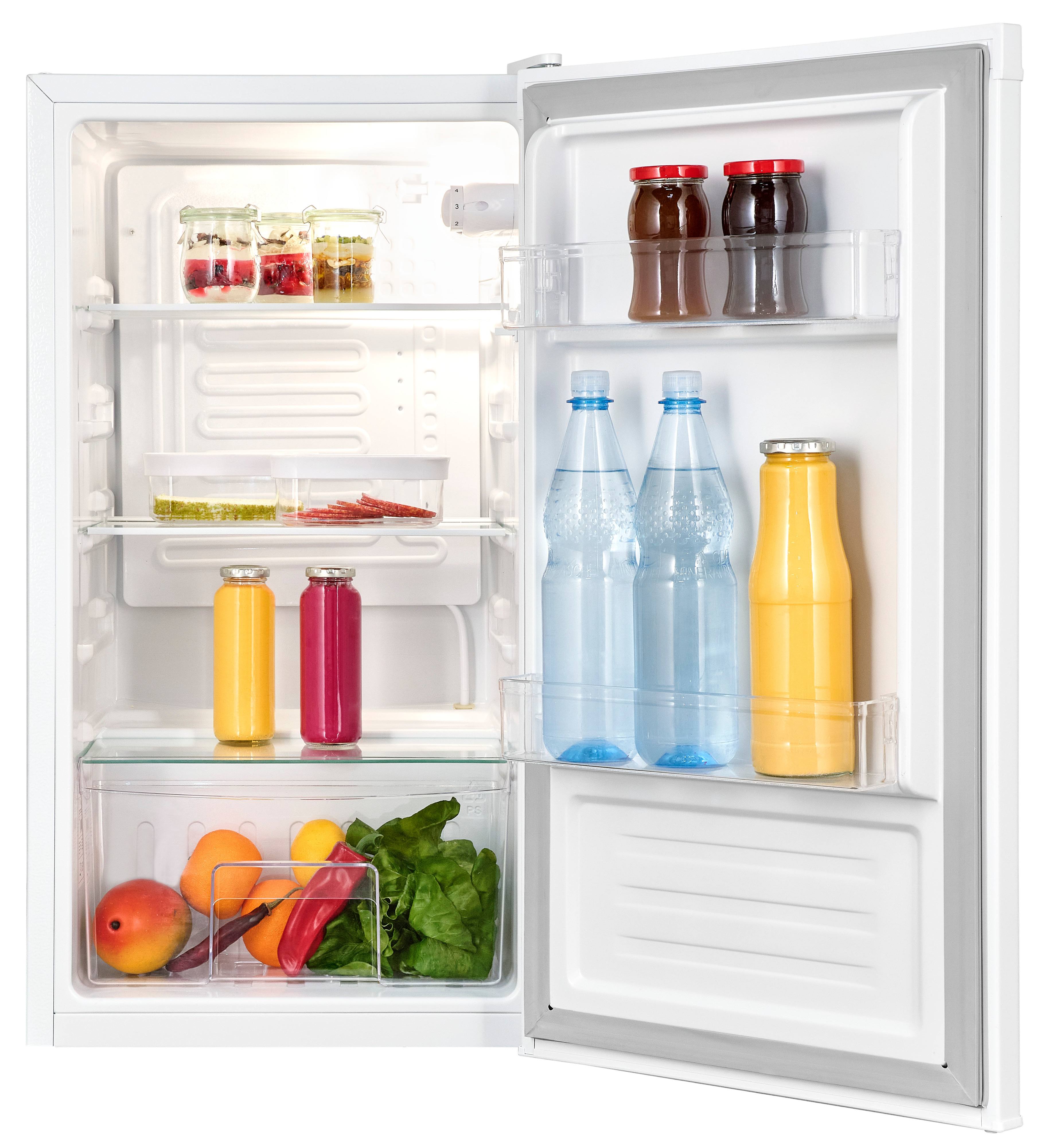 Gefrierschrank mit Lebensmitteln: Gläser mit Beeren, Flaschen mit Wasser und Saft, Obst und Gemüse.
