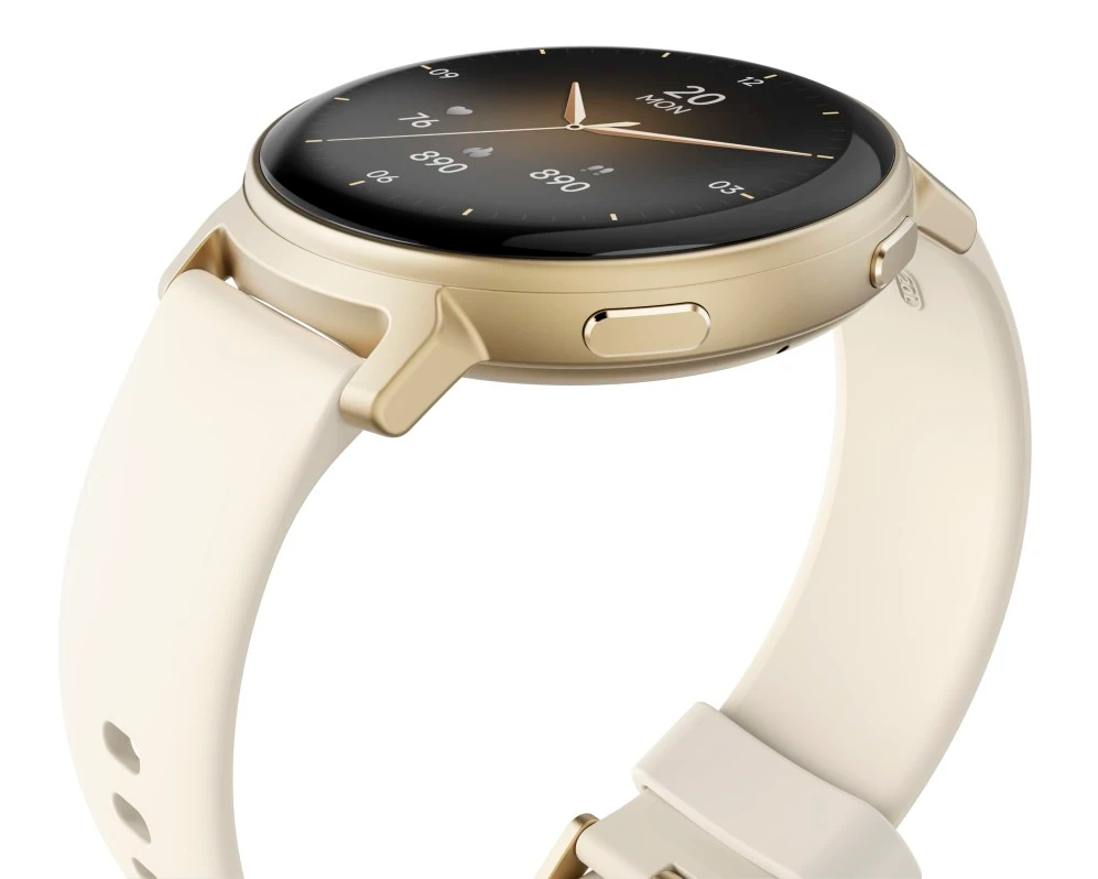 Złoty smartwatch z jasnym paskiem na białym tle.