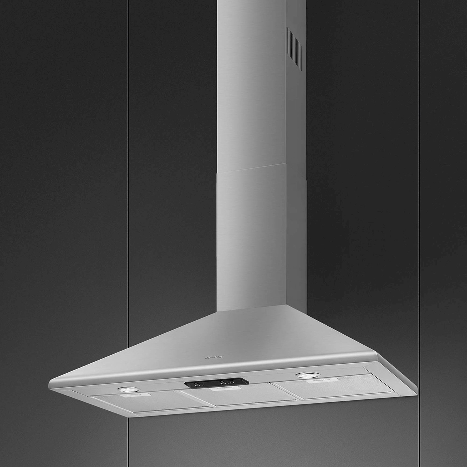 Una cappa moderna in acciaio inossidabile dal design elegante su sfondo scuro.