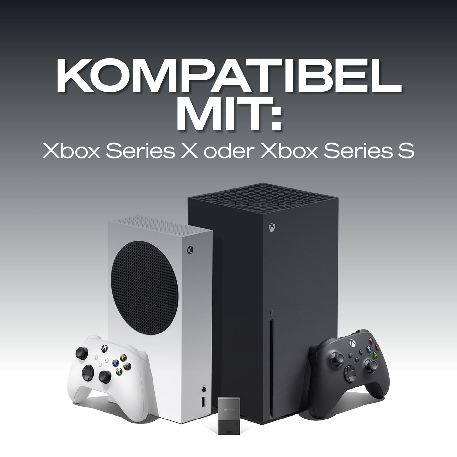 Xbox Series X und S Konsolen mit Controllern und Speichererweiterung.