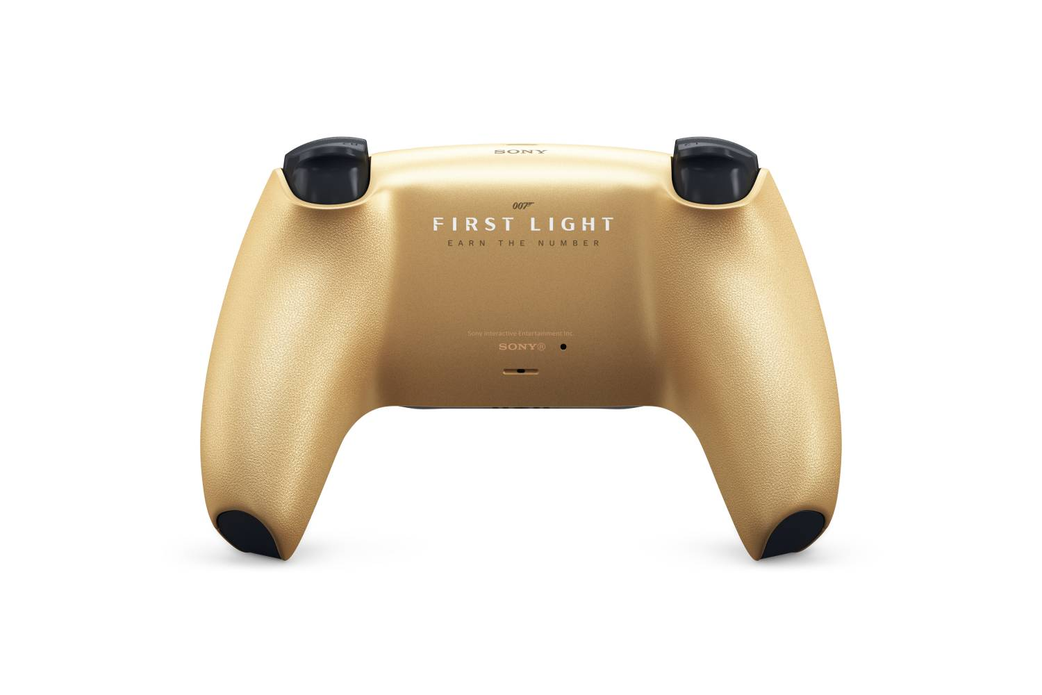 Controlador dorado con texto "007 FIRST LIGHT" sobre fondo blanco.