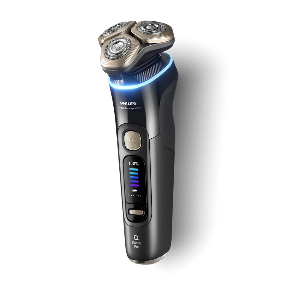 Una afeitadora Philips negra con tres cabezales giratorios y luz azul.