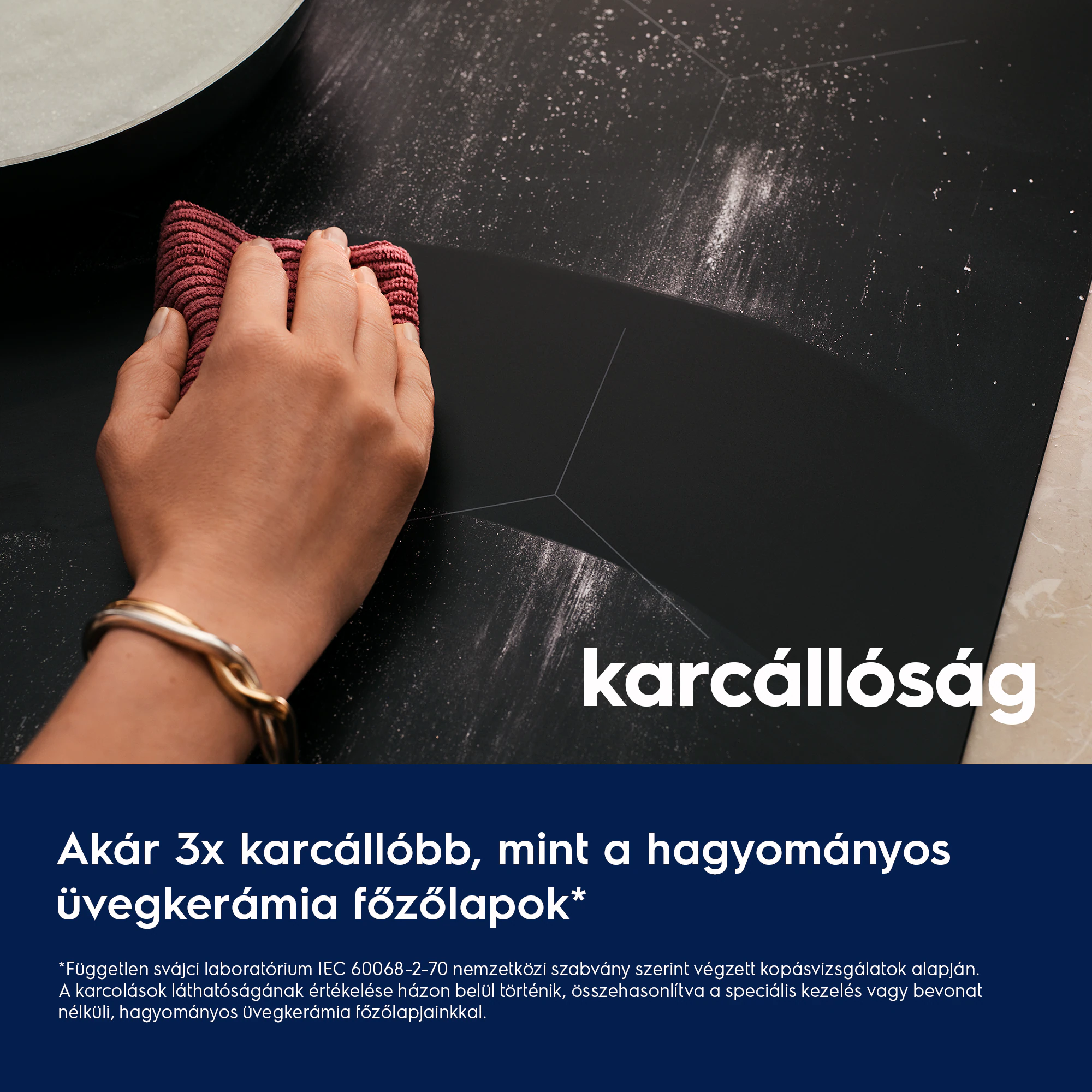 Karcálló fekete főzőlap tisztítása piros kendővel.