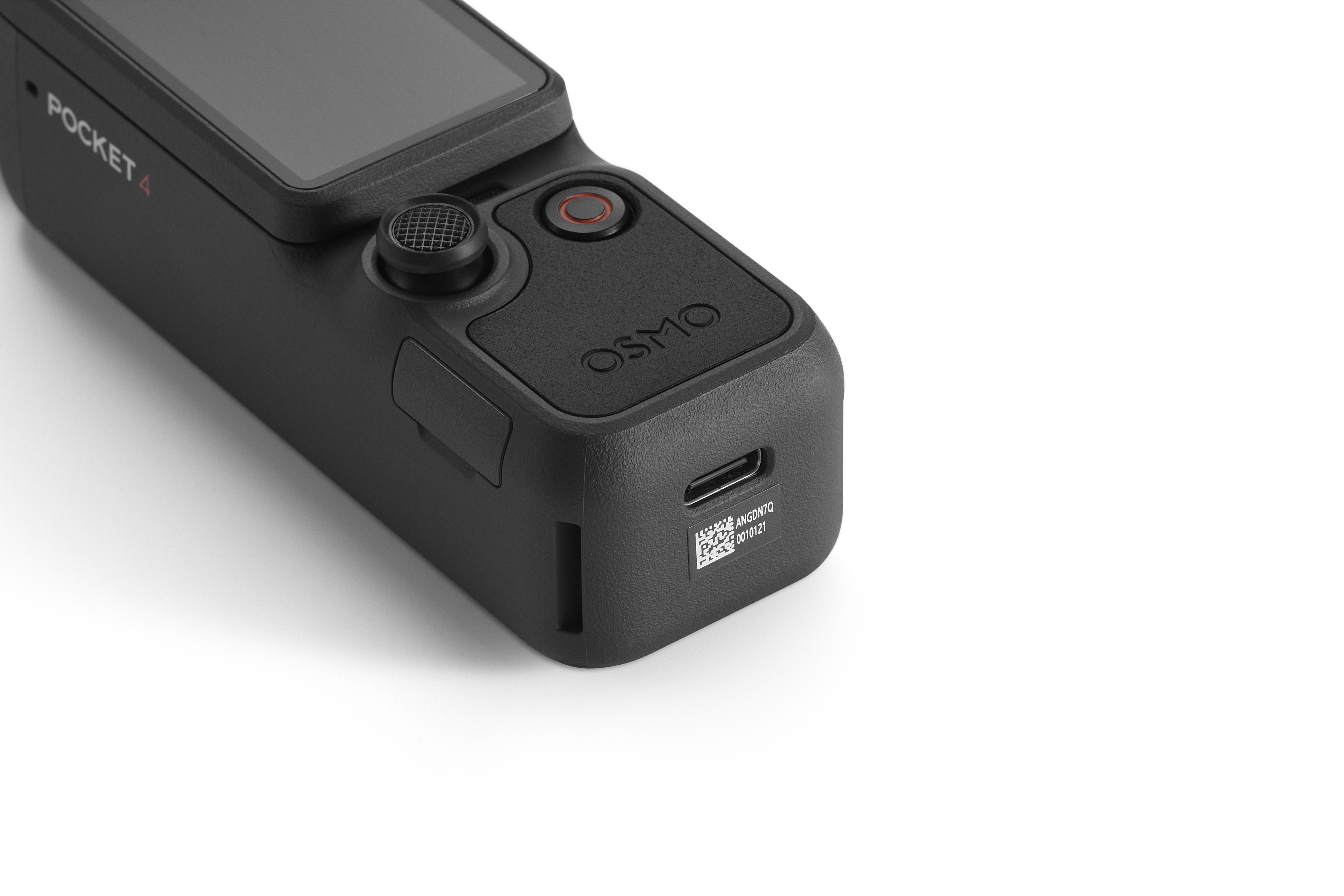 Schwarzer DJI Osmo Pocket 4 mit USB-C-Anschluss und Etikett.