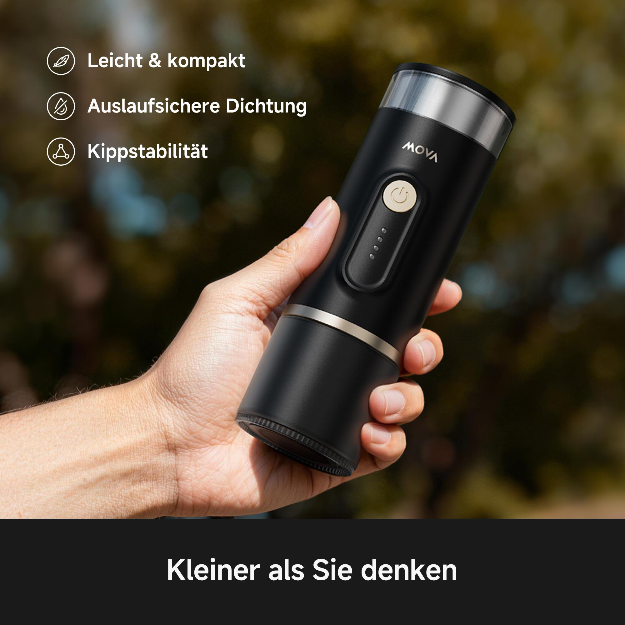 Hand hält schwarzen Mova Becher mit silbernem Deckel. Text: Leicht & kompakt.