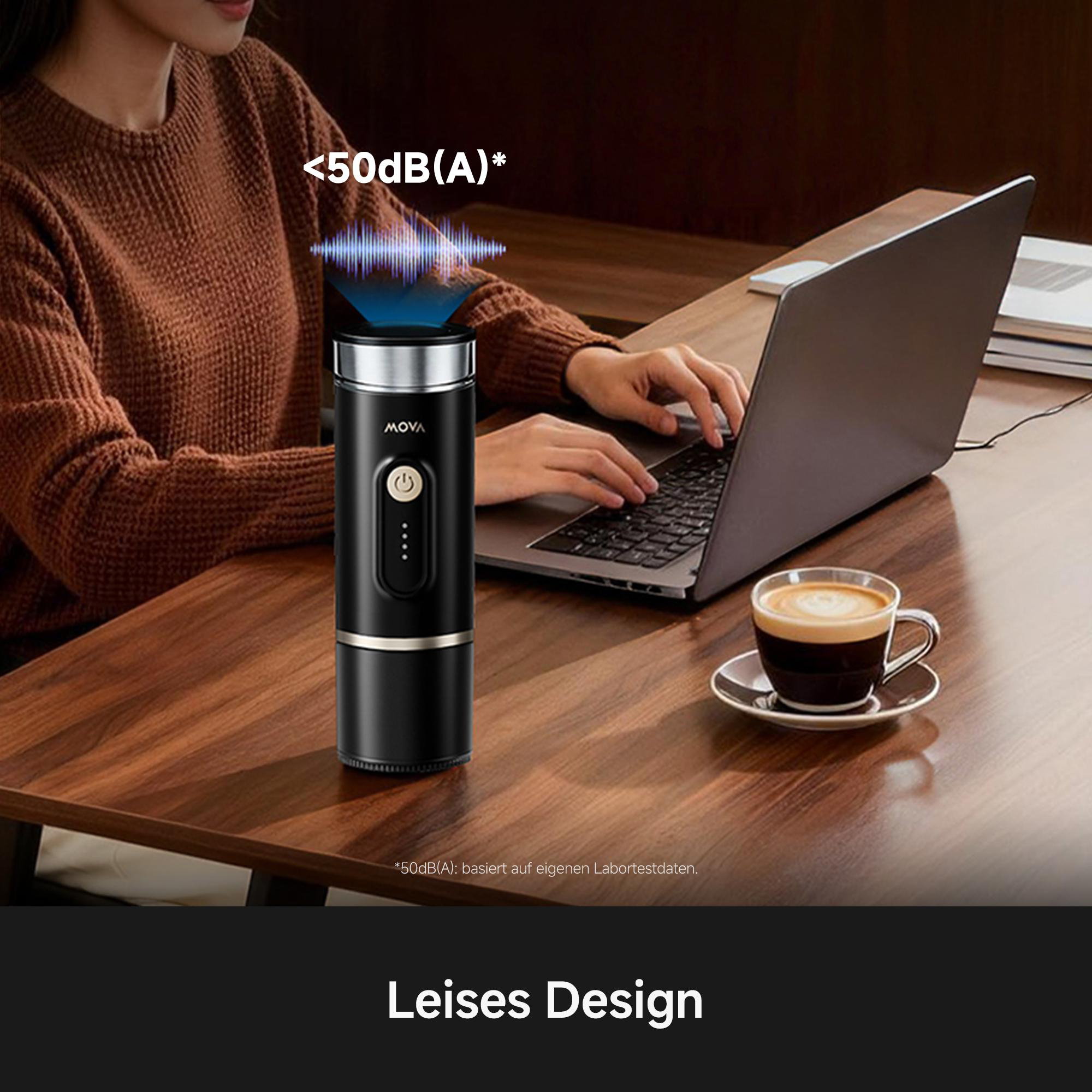 Eine Person tippt auf einem Laptop, daneben steht ein schwarzer Behälter mit <lt/>50dB(A) Anzeige.