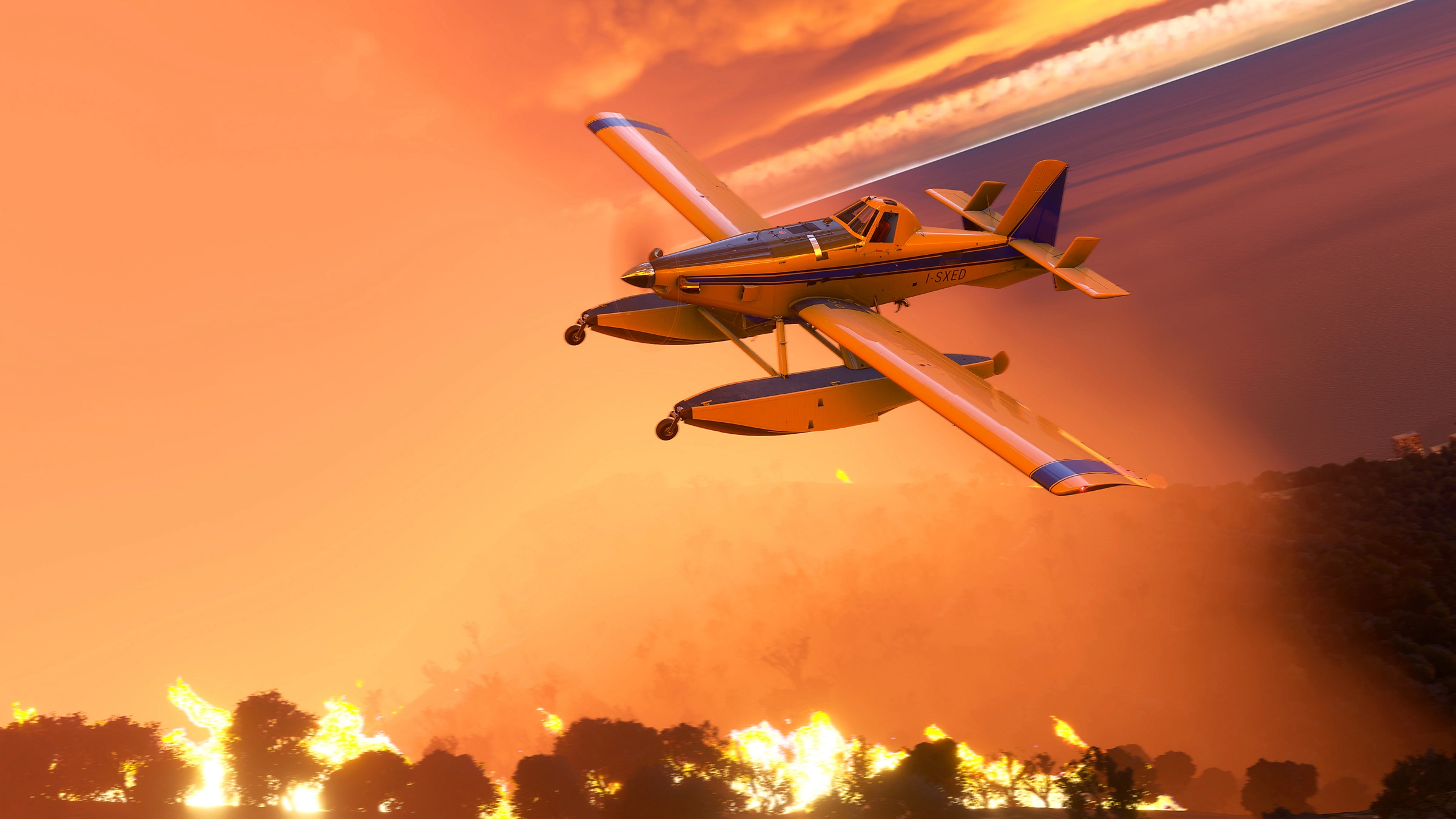 Un hydravion jaune vole au-dessus d'arbres en feu et d'eau au coucher du soleil.