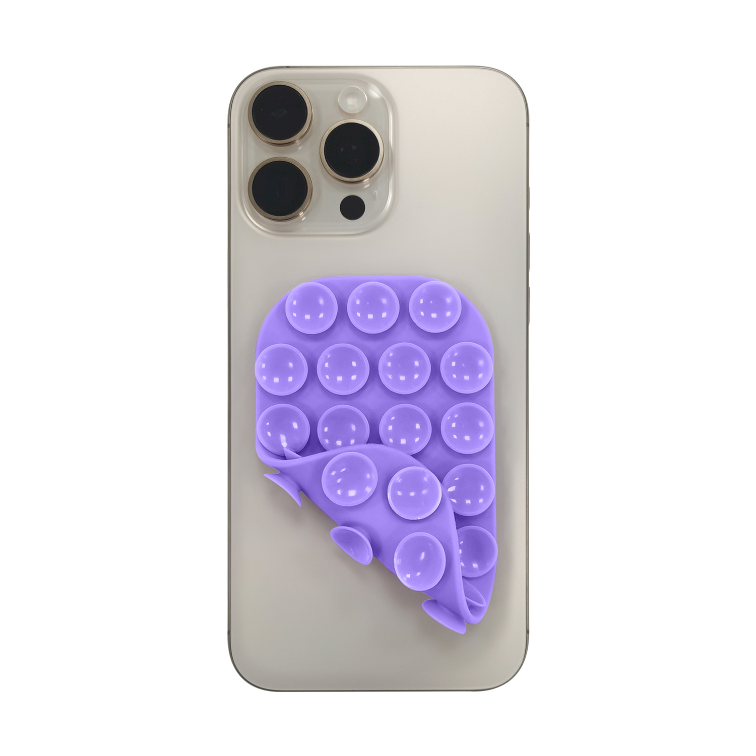 Un grip pop-it viola è attaccato sul retro di uno smartphone argentato con tre fotocamere.